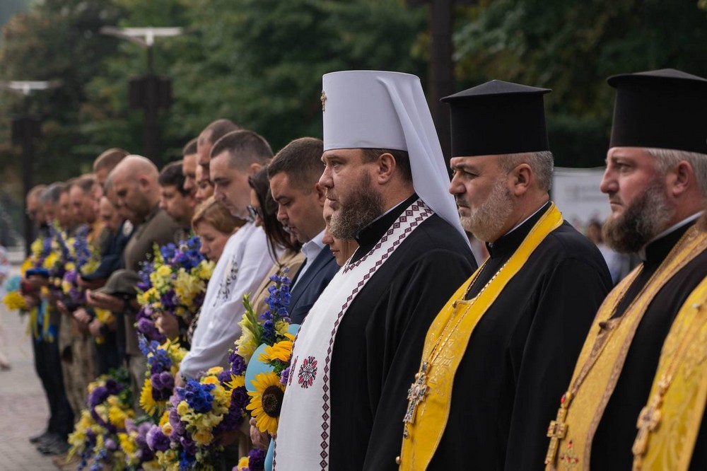 У Дніпрі у День Незалежності вшанували пам’ять Героїв: фото