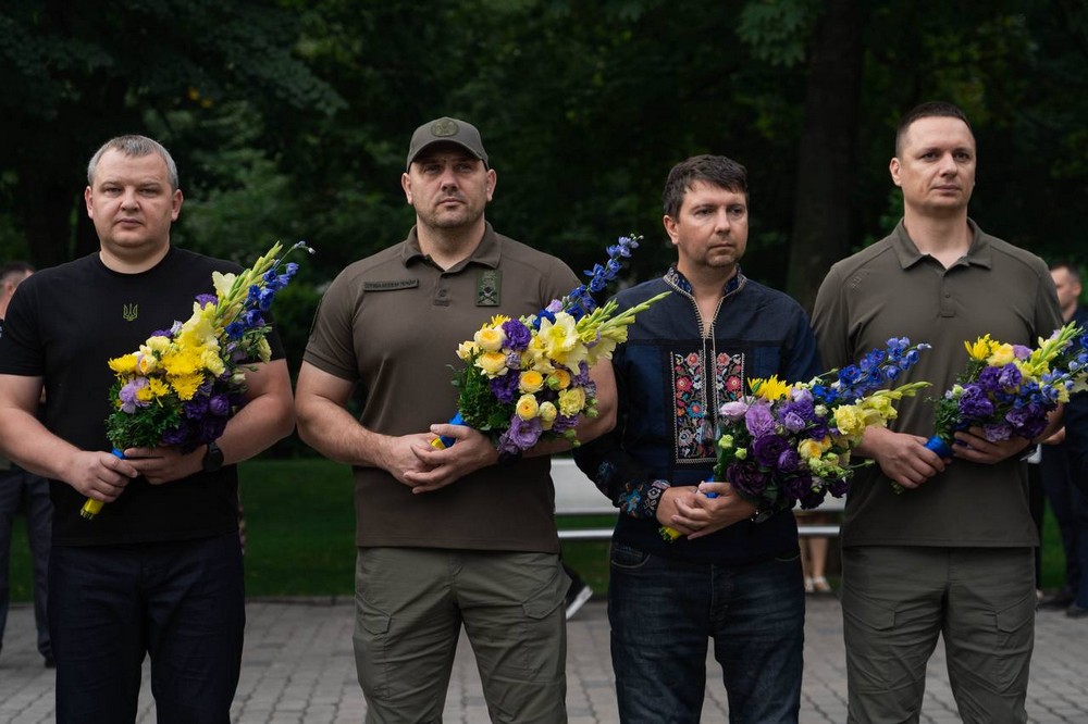 У Дніпрі у День Незалежності вшанували пам’ять Героїв: фото