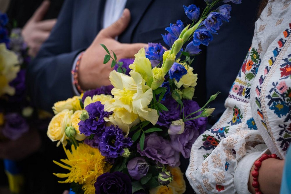 У Дніпрі у День Незалежності вшанували пам’ять Героїв: фото