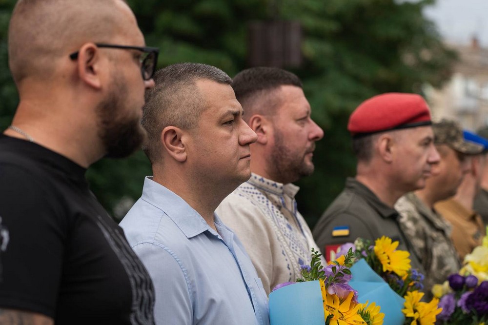 У Дніпрі у День Незалежності вшанували пам’ять Героїв: фото