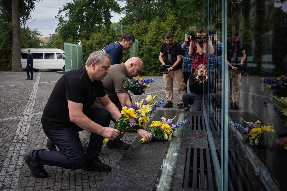 У Дніпрі у День Незалежності вшанували пам’ять Героїв: фото