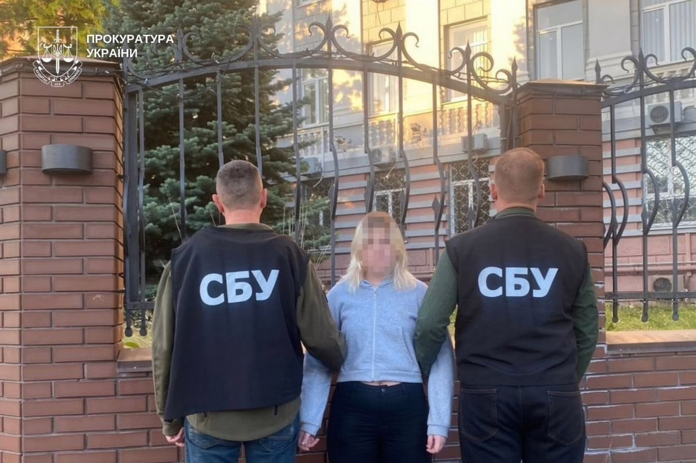 На Дніпропетровщині 19-річна дівчина заклала вибухівку під авто ЗСУ – її затримано