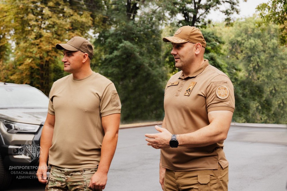 Дніпропетровщина передала потужні позашляховики штурмовому полку «Скала»: фото
