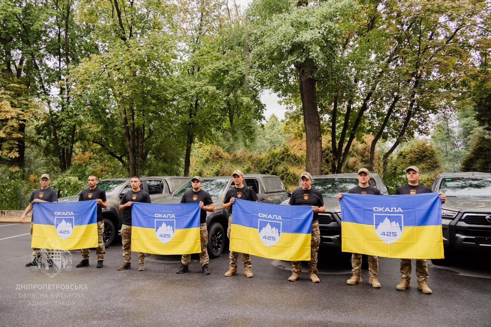 Дніпропетровщина передала потужні позашляховики штурмовому полку «Скала» (фото)