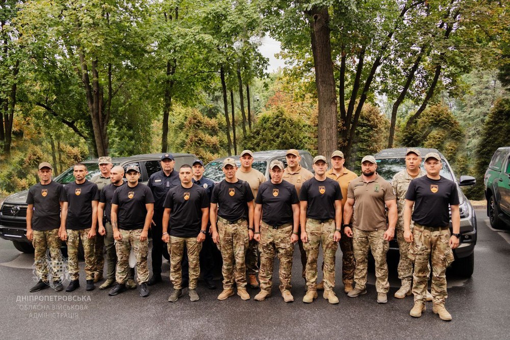 Дніпропетровщина передала потужні позашляховики штурмовому полку «Скала»: фото