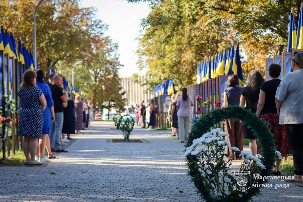 У Марганці сьогодні вшанували пам’ять полеглих Захисників України: фото, відео