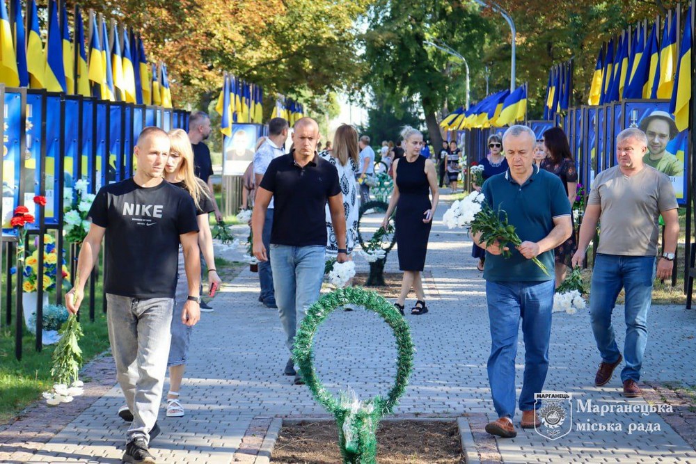 У Марганці сьогодні вшанували пам’ять полеглих Захисників України: фото, відео