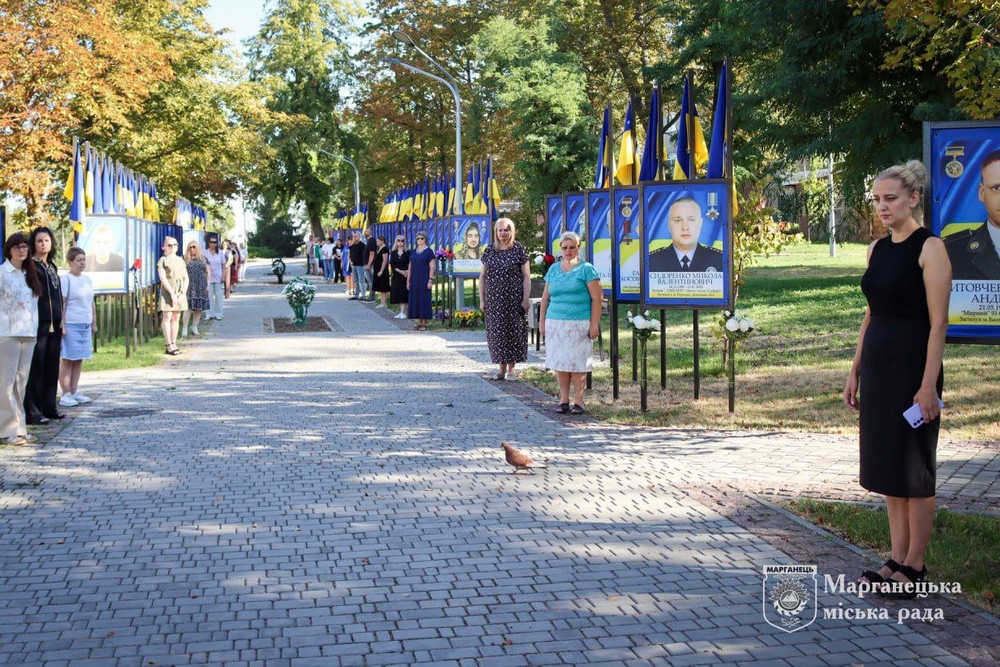 У Марганці сьогодні вшанували пам’ять полеглих Захисників України: фото, відео