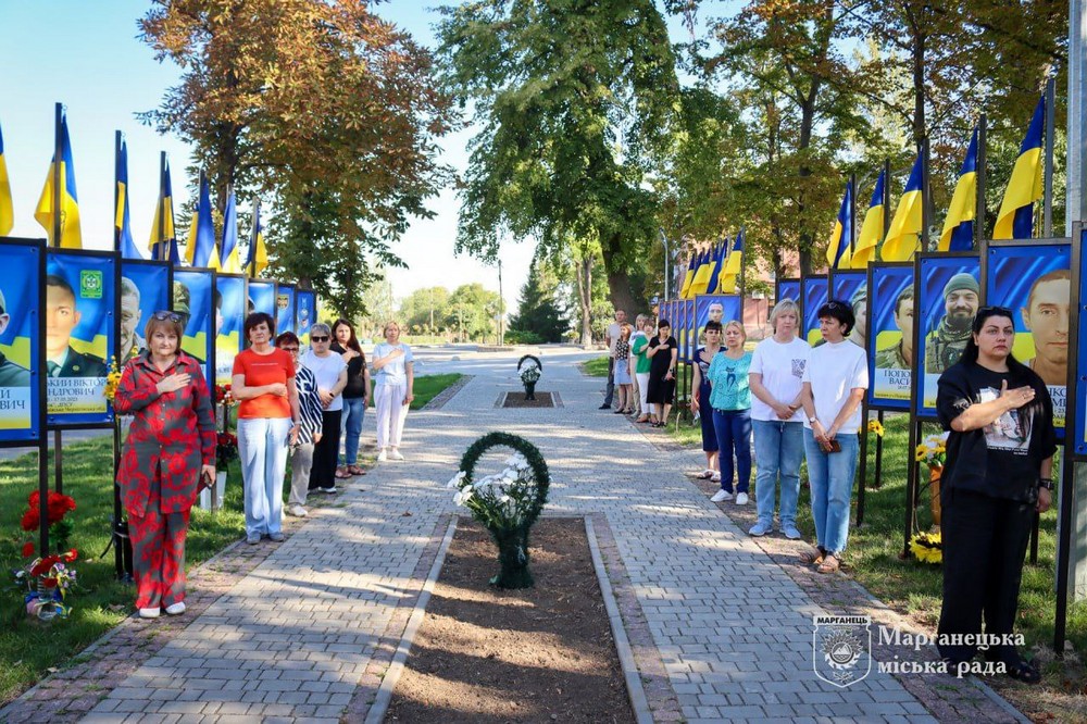 У Марганці сьогодні вшанували пам’ять полеглих Захисників України: фото, відео