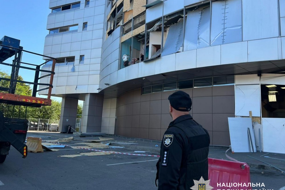 Ворог запустив по Нікополю понад 10 дронів і поранив хлопця, над областю збили 18 ракет і 20 БпЛА – багато руйнувань (фото)