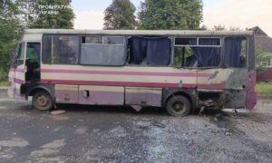 Вдарили по автобусу з пасажирами і скидали бомби: загиблий і 9 поранених на Дніпропетровщині 30 серпня (фото)