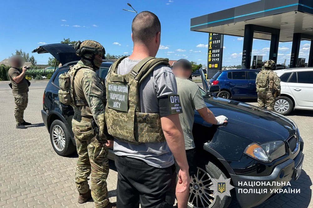 поліція Дніпропетровщини викрила схему продажу авто 2