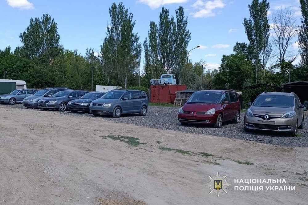 поліція Дніпропетровщини викрила схему продажу авто 7