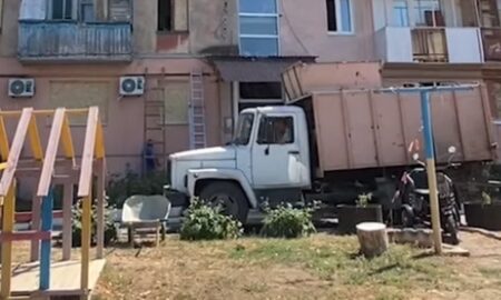 «Це наш дім. Чому страждаємо ми?»: як у Марганці ліквідовують наслідки нічного обстрілу (відео) 47 у Марганці