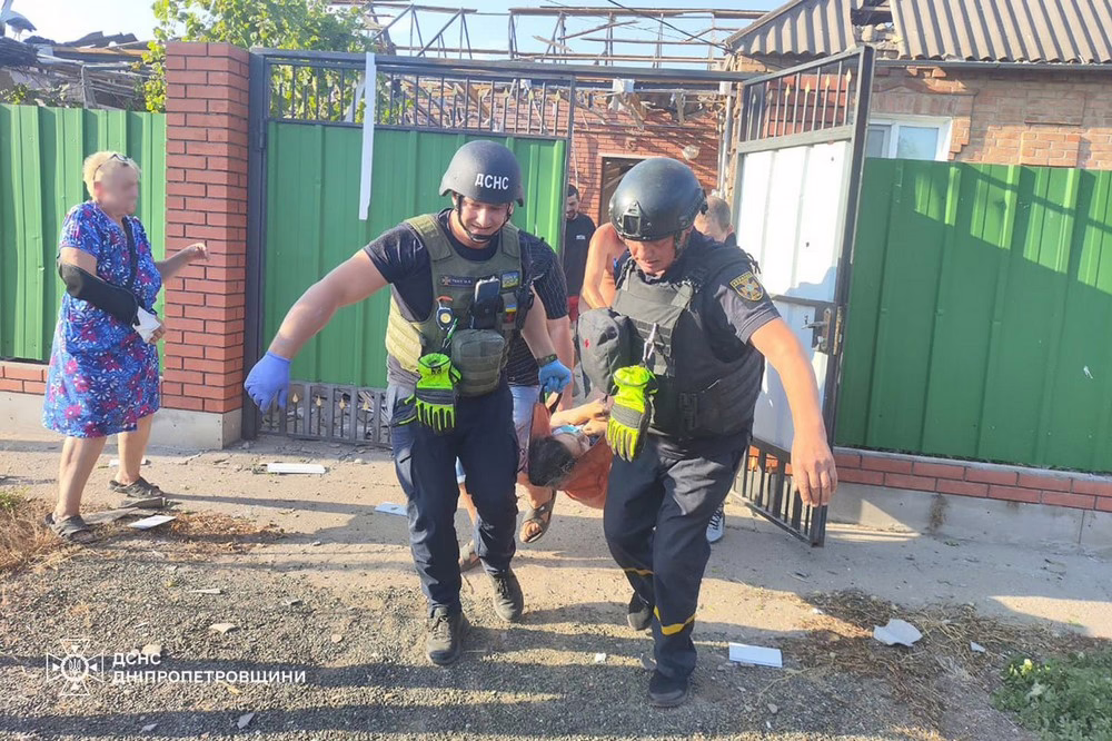 у Нікополі рятувальники надали допомогу двом постраждалим (фото)