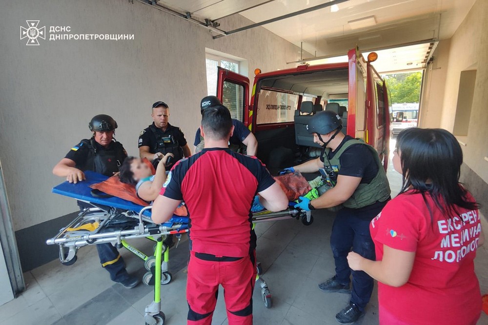 у Нікополі рятувальники надали допомогу двом постраждалим (фото) 3