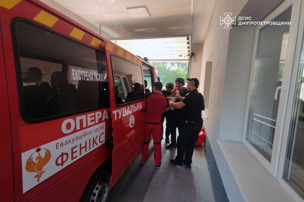 у Нікополі рятувальники надали допомогу двом постраждалим (фото) 4