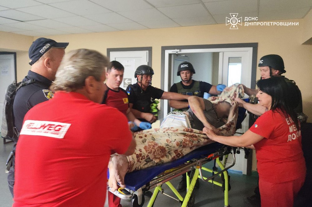 у Нікополі рятувальники надали допомогу двом постраждалим (фото) 5