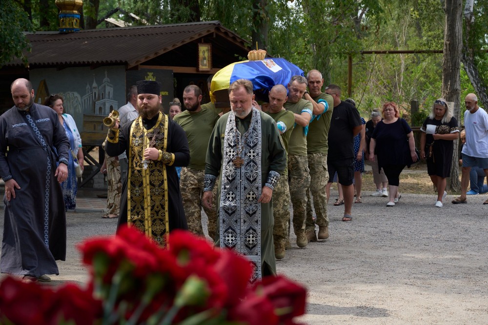 у Нікополі сьогодні провели в останню путь Захисника 9