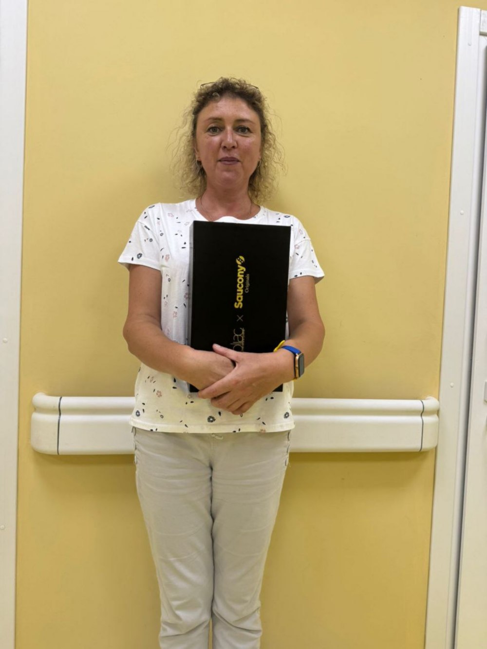 у Нікополі соціальні категорії громадян отримали спортивне взуття 2