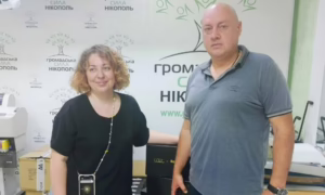 у Нікополі соціальні категорії громадян отримали спортивне взуття 4