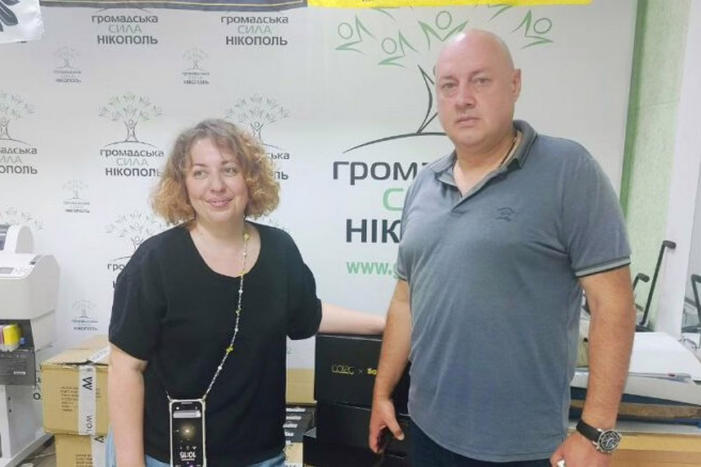 у Нікополі соціальні категорії громадян отримали спортивне взуття 4