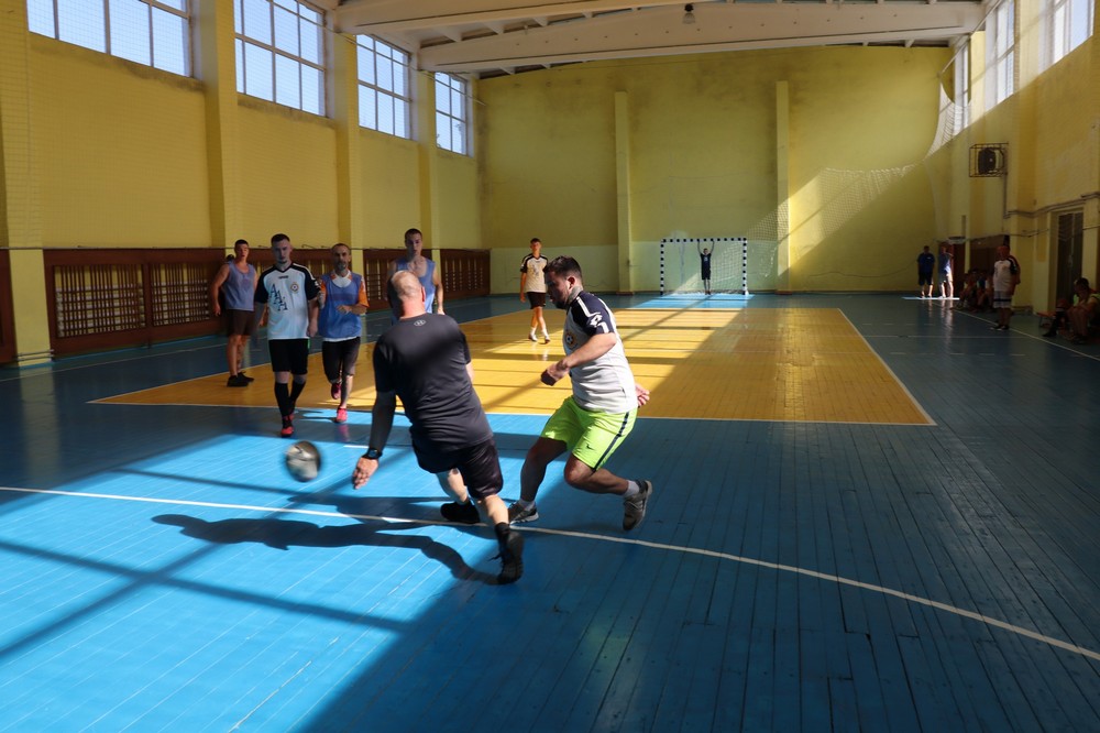 у Покрові відбулася матчева зустріч між ветеранами та юними футболістами 10