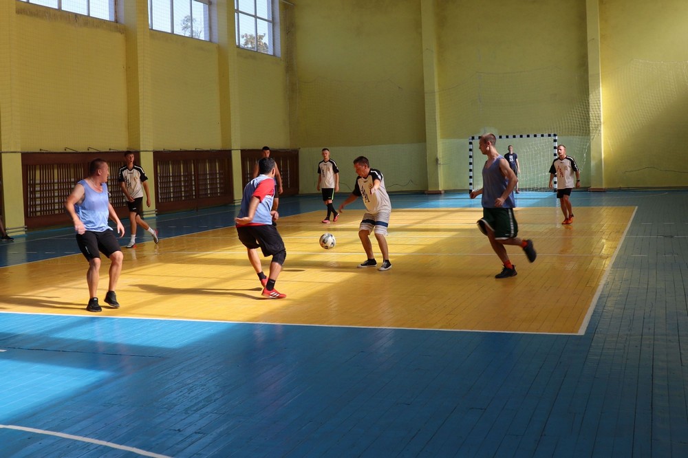 у Покрові відбулася матчева зустріч між ветеранами та юними футболістами 8