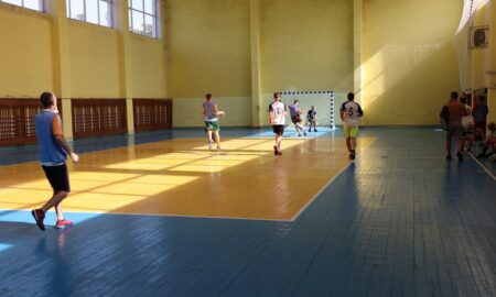 у Покрові відбулася матчева зустріч між ветеранами та юними футболістами 9