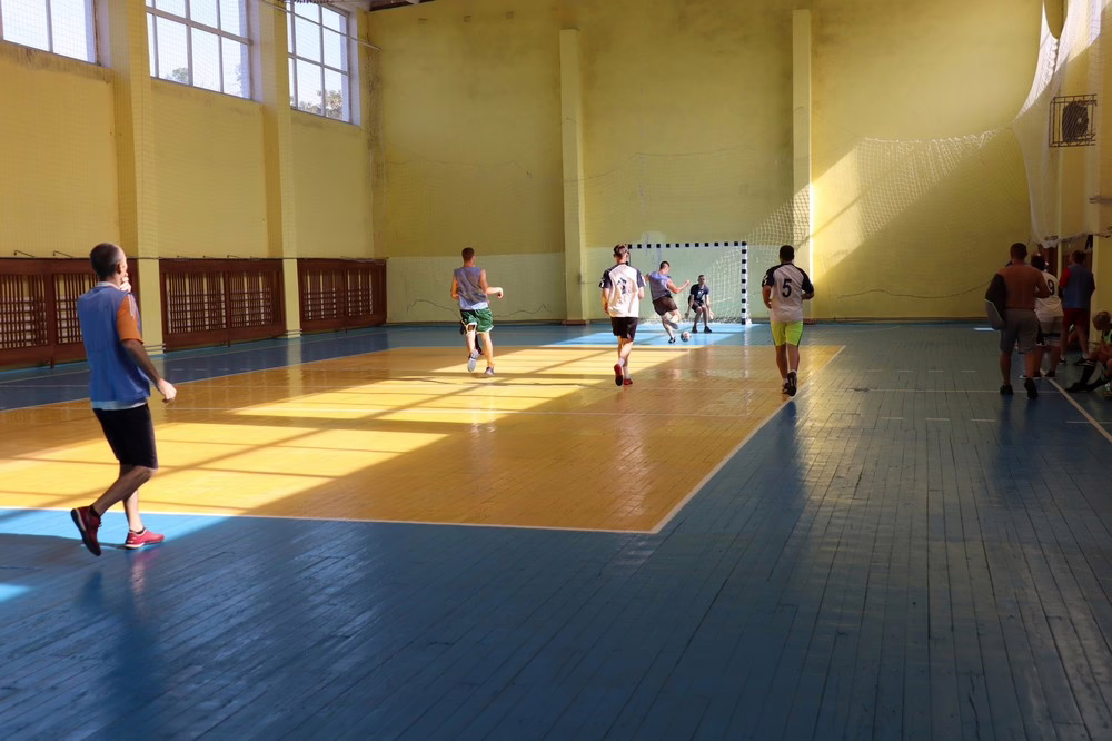 у Покрові відбулася матчева зустріч між ветеранами та юними футболістами 9