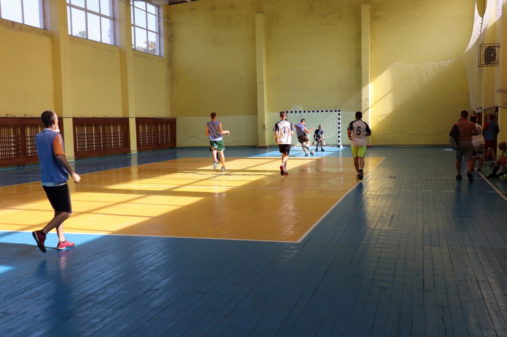 у Покрові відбулася матчева зустріч між ветеранами та юними футболістами 9