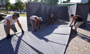 У Нікополі встановлюють нові габіони, усувають наслідки обстрілів, латають дороги, косять траву: про роботу комунальників на цьому тижні (фото)
