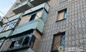 Семеро поранених у Нікополі і районі за добу: дрони полювали на людей, ворог бив і з артилерії – подробиці і фото від поліції