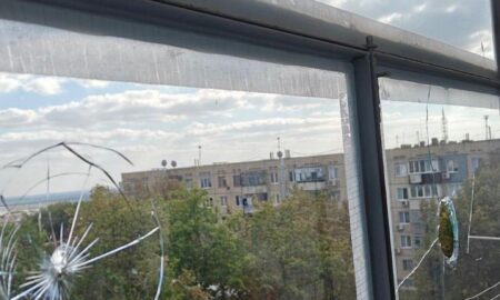 70 повідомлень про обстріли Нікополя і району, поранено 2 людей – поліція про наслідки атак на Дніпропетровщину (фото)