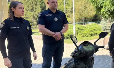 У Нікополі підлітки на мопедах гасали, небезпечно зсовуючи ґрунт і посилаючи «за руським кораблем» працівників: поліція попереджає і застерігає
