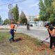 Вивозили листя, прополювали клумби, фарбували дитячий майданчик: про роботу комунальників у Марганці на минулому тижні