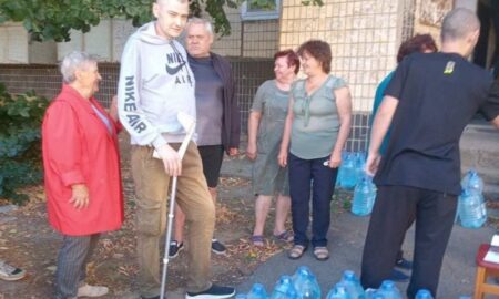 Мешканці Марганецької громади отримали 4212 пляшок води і 1440 продуктових наборів від GEM (фото)