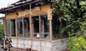 Побито будинки, гаражі, транспорт: про наслідки обстрілів Нікопольщини, Синельниківщини і Павлограда розповіли у поліції (фото)