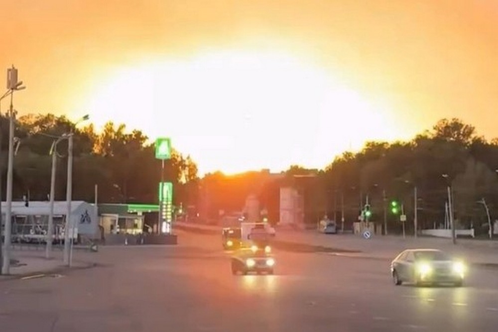 «За одну мить ніби світ навколо вибухнув і зник… розгрібала уламки, шукаючи доньку» - мешканка Дніпра про ракетний удар 20 вересня (відео моменту удару)