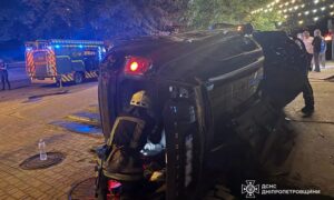 Внаслідок потрійної ДТП у Дніпрі постраждали двоє підлітків