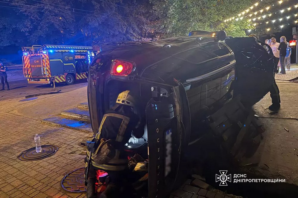 Внаслідок потрійної ДТП у Дніпрі постраждали двоє підлітків 1 Внаслідок потрійної ДТП у Дніпрі постраждали двоє підлітків