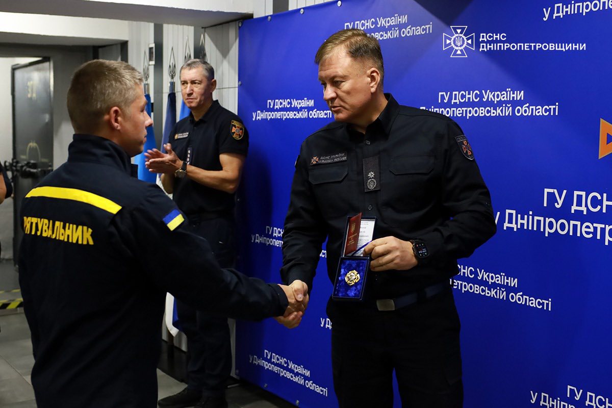 32 рятувальники Дніпропетровщини отримали державні нагороди 4