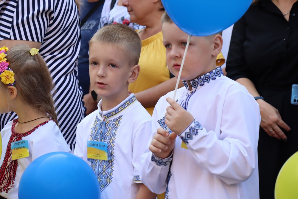 Перший дзвоник у Покрові сьогодні: фото