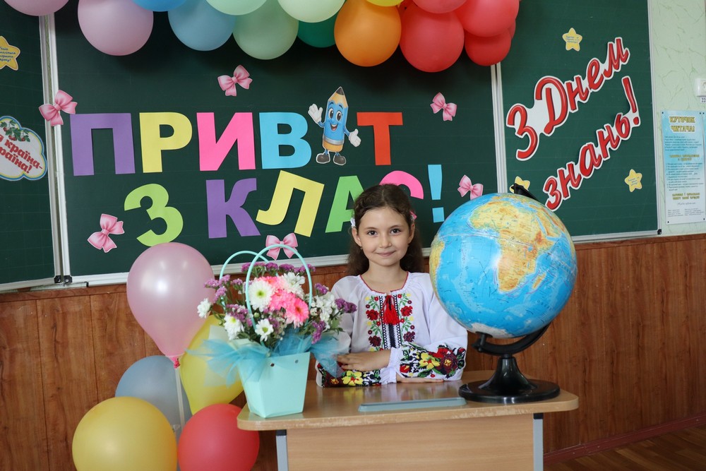 Перший дзвоник у Покрові сьогодні: фото