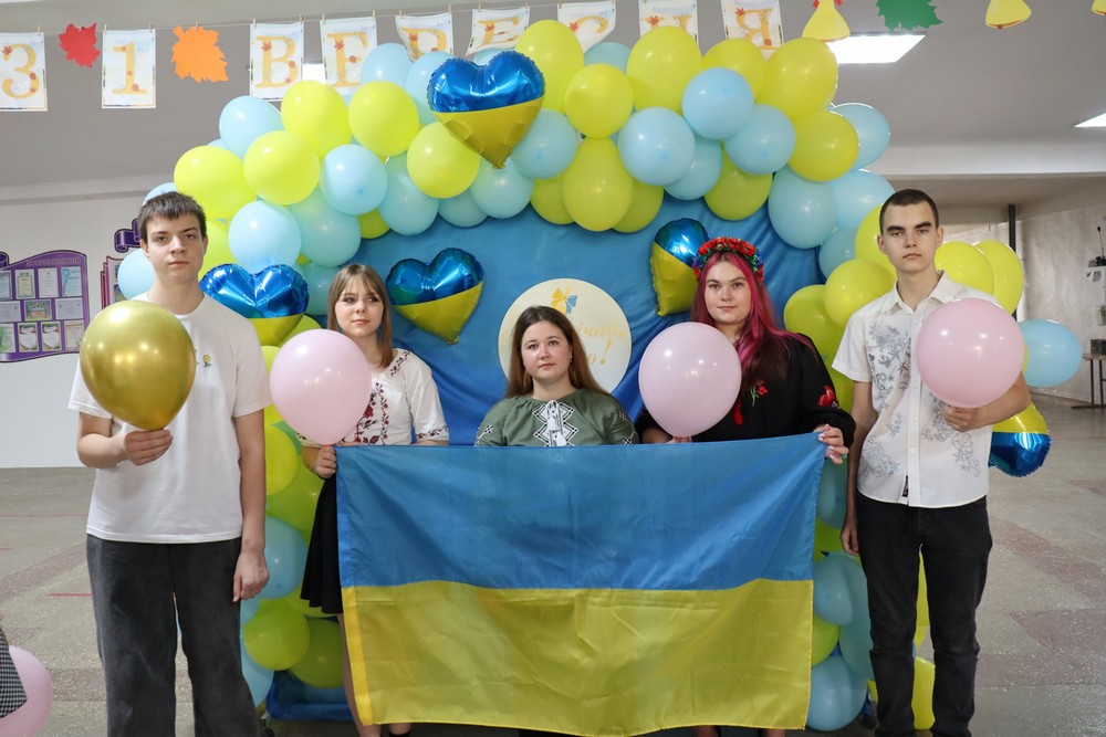 Перший дзвоник у Покрові сьогодні: фото