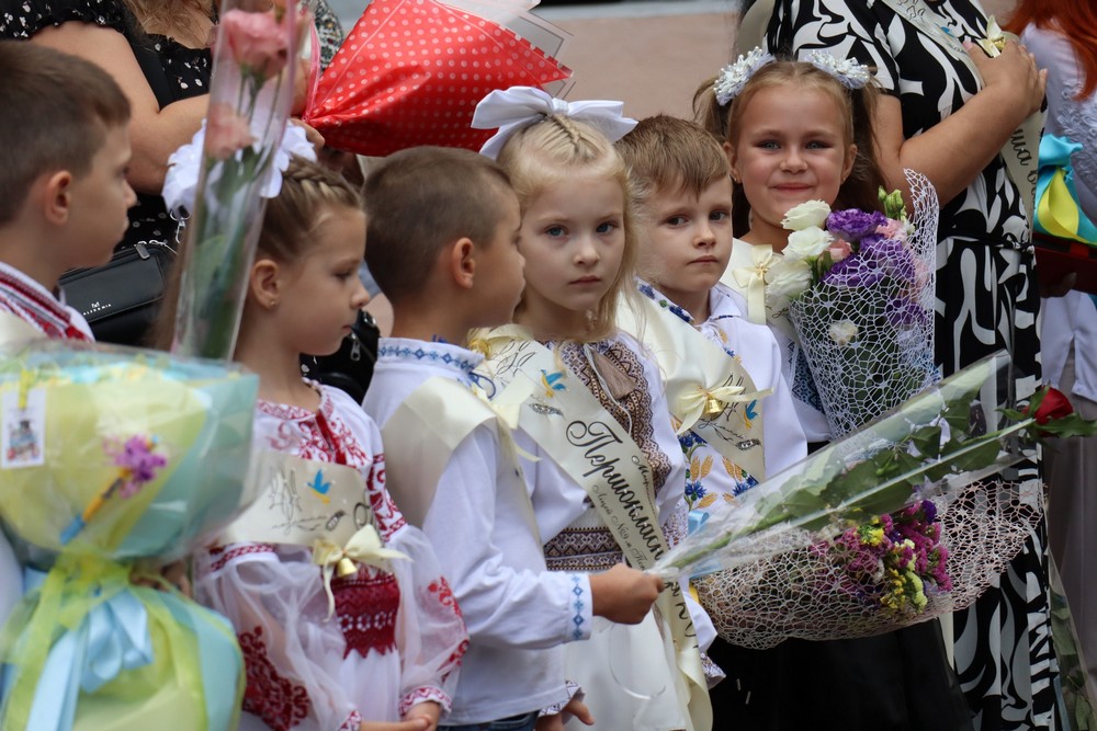 Перший дзвоник у Покрові сьогодні: фото
