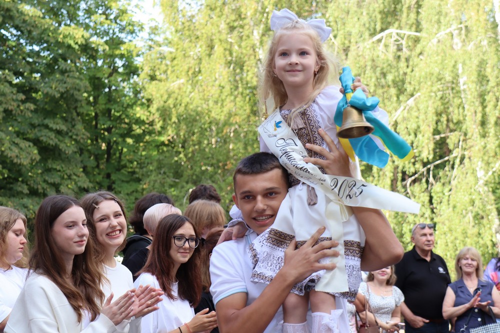 Перший дзвоник у Покрові сьогодні: фото