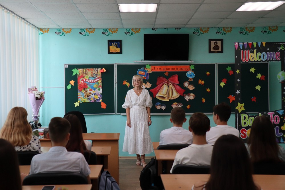 Перший дзвоник у Покрові сьогодні: фото