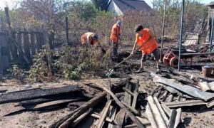 У Нікополі від початку тижня побито 20 будинків: комунальники усувають наслідки обстрілів і виконують інші роботи (фото)