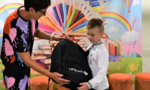 Рюкзаки із шкільним приладдям від UNICEF для першокласників у Нікополі: як отримати
